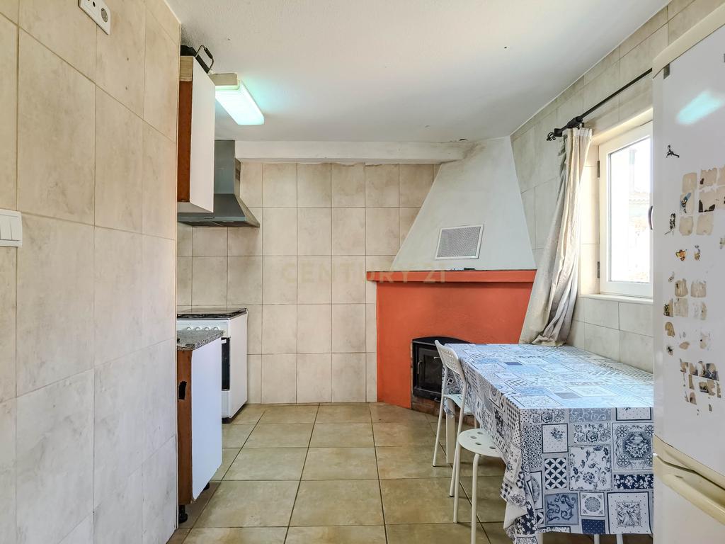 Moradia T2 com 70 m² localizada em Foz Côa, no Largo do Rossio, em pleno Alto Douro Vinhateiro. - Image 27