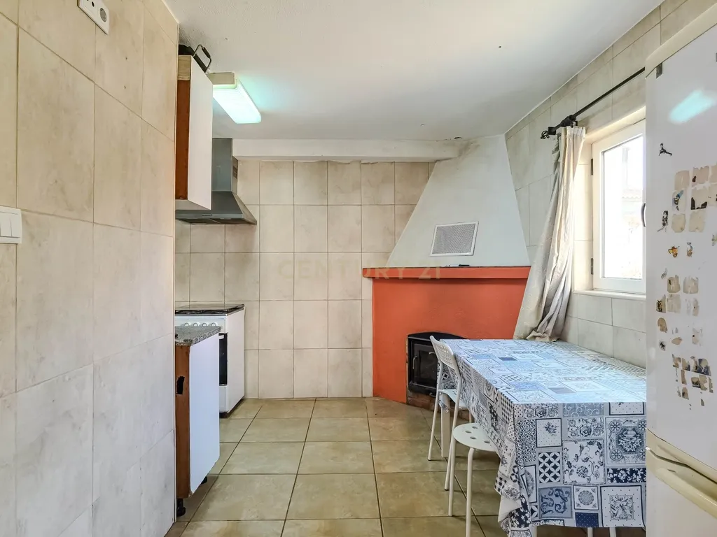 Moradia T2 com 70 m² localizada em Foz Côa, no Largo do Rossio, em pleno Alto Douro Vinhateiro. - Image 27