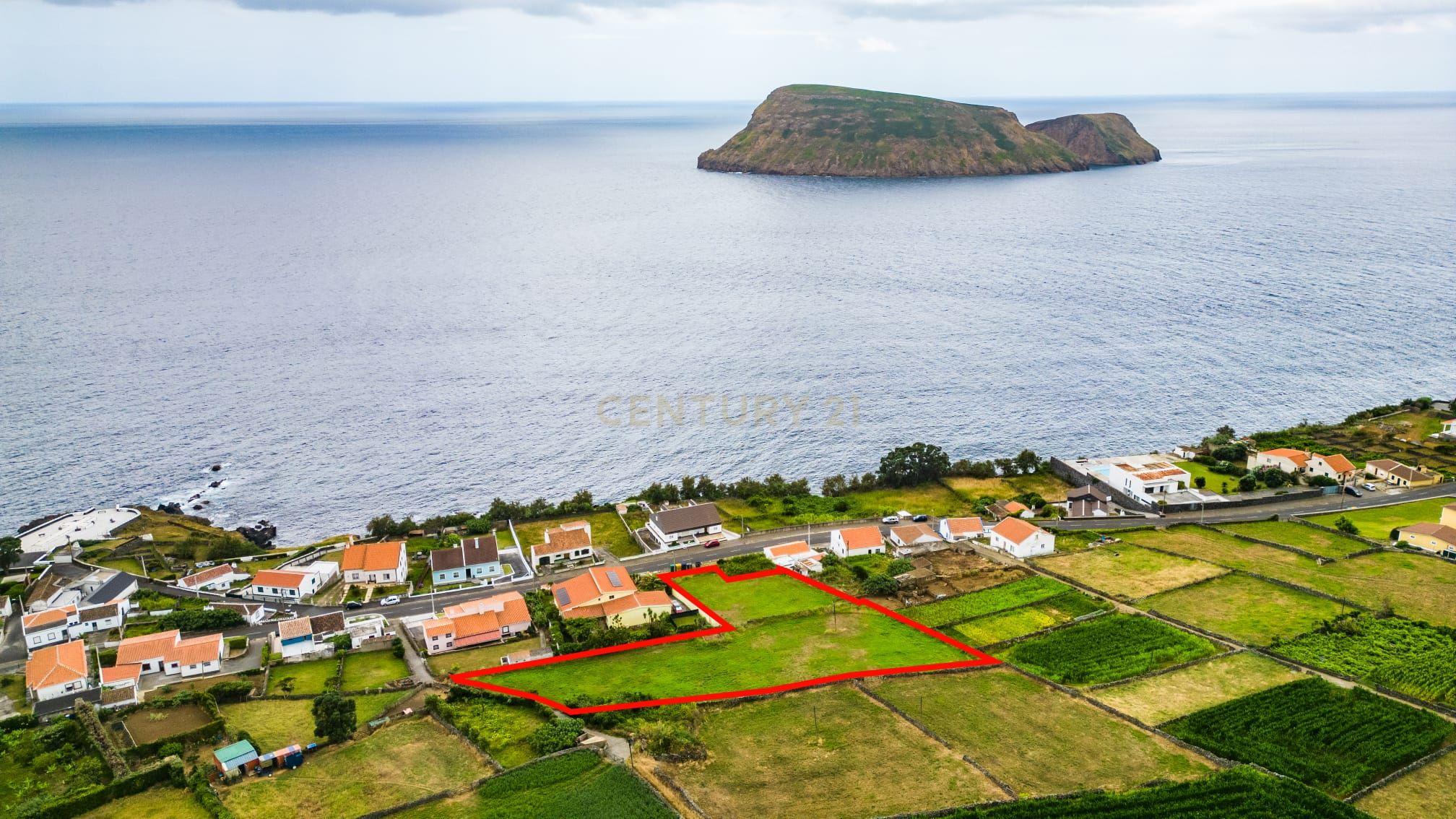 Fotografia 3 de Terreno com vista sobre os Ilhéus  em Porto Judeu - Ilha Terceira