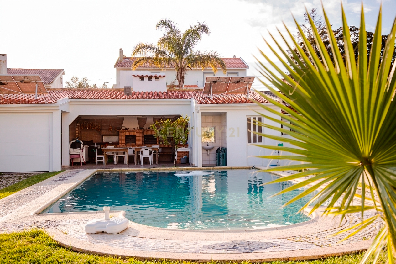 Fotografia 8 de Moradia T5 para com 850m² de Terreno e Piscina - Sintra e Lisboa.