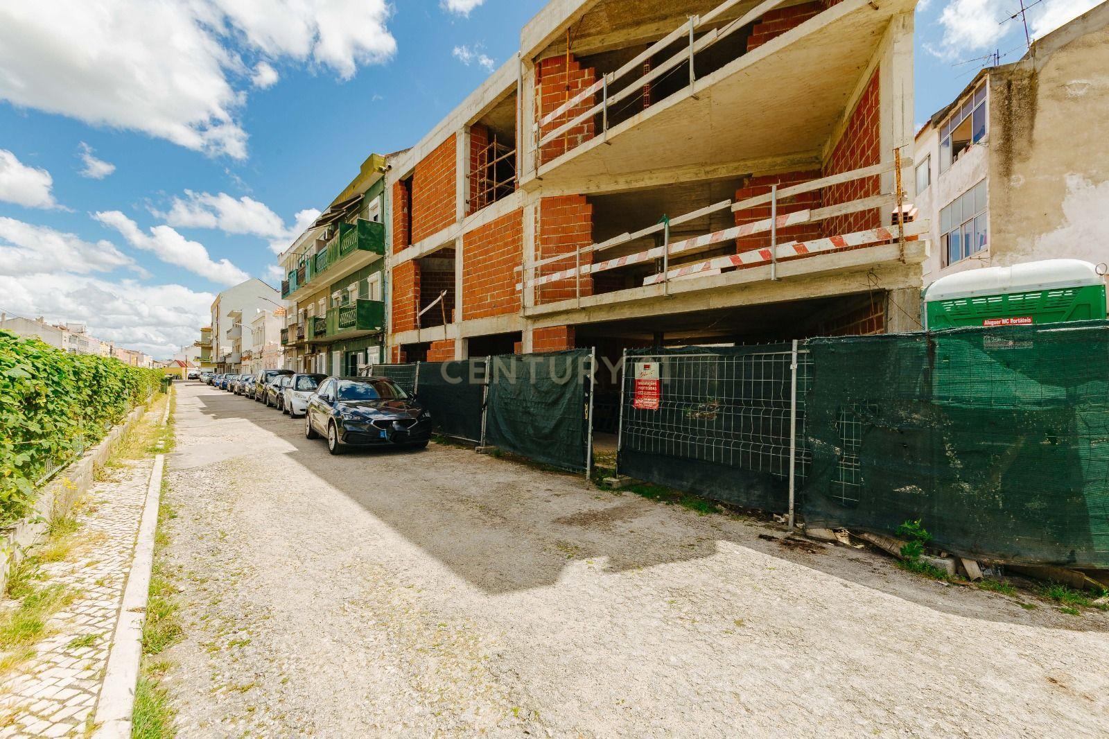 Moradia Unifamiliar de Tipologia T2 em Construção - Image 30