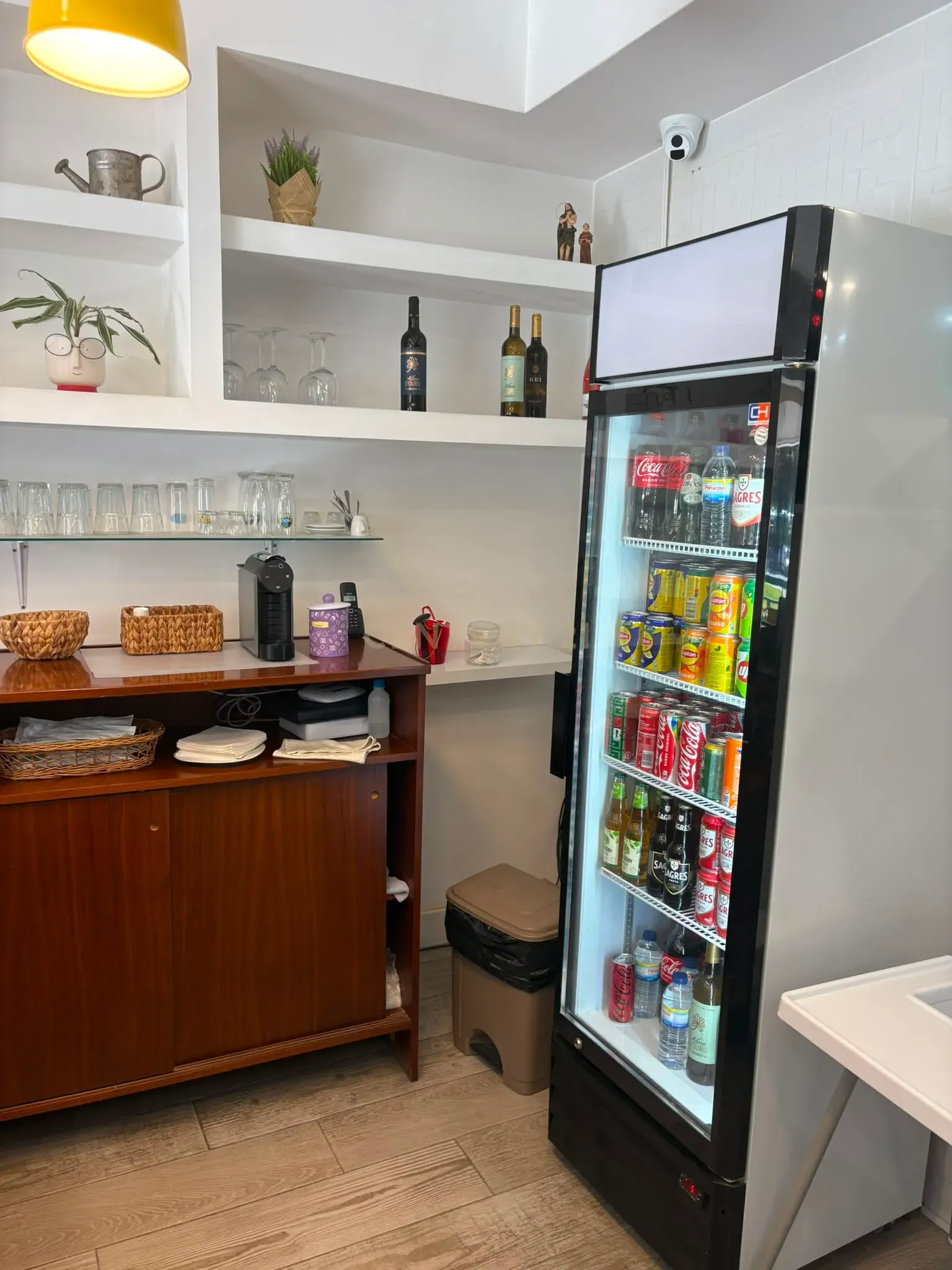 Fotografia 11 de TRESPASSE DA PIZZARIA " SOLO PIZZA " EM MASSAMÁ – EXCELENTE LOCALIZAÇÃO!
