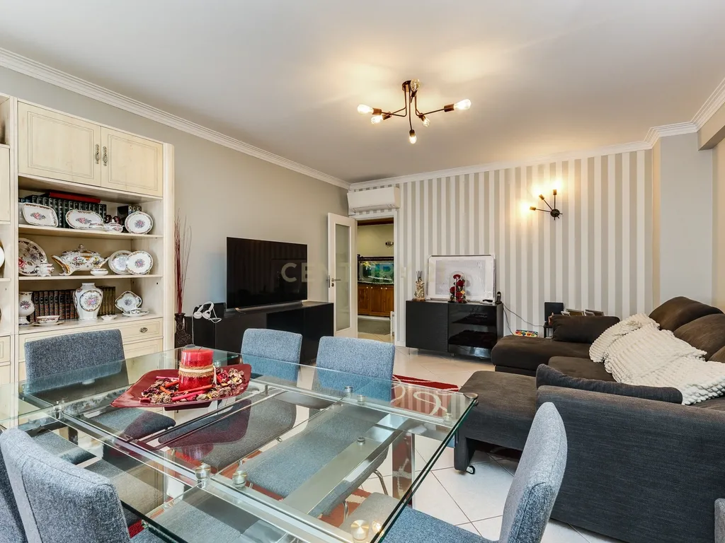 Apartamento T3 em Prior Velho com estacionamento - Image 9