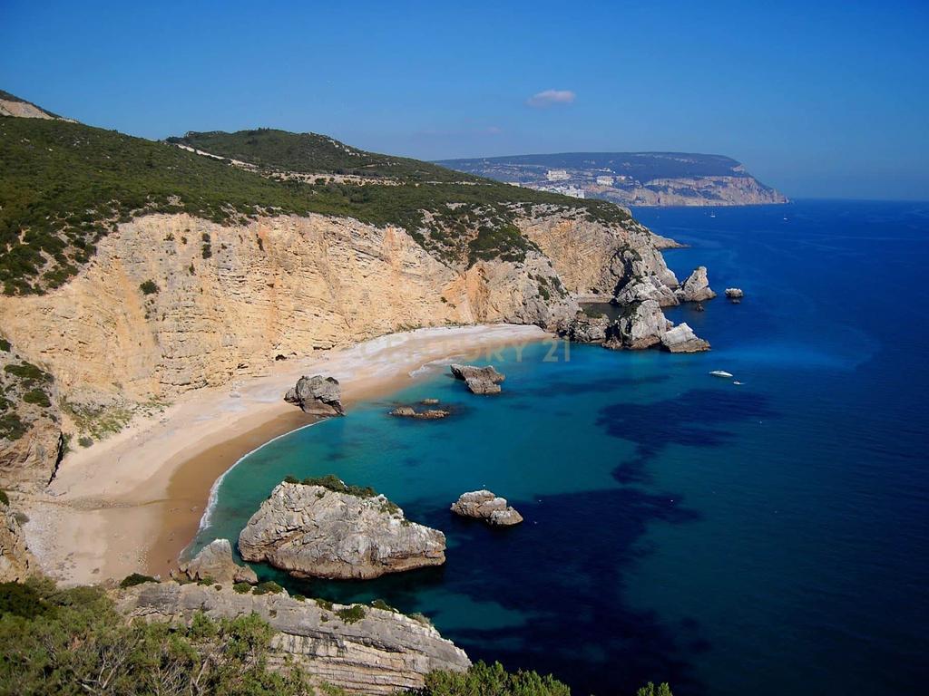 Casa Isolada em Sampaio-Sesimbra, Setúbal com Piscina e Vista Panorâmica - Image 3