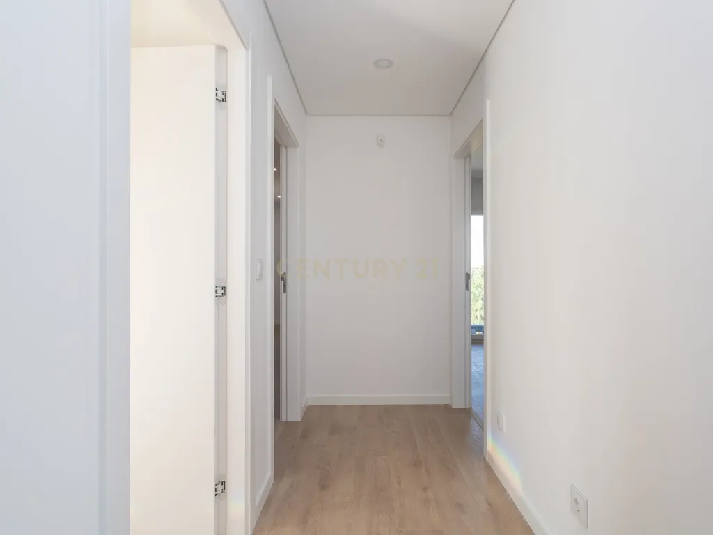 Carisma e boas áreas na sua Moradia Nova T4 Suites!!! no Pinhal do General - Image 41