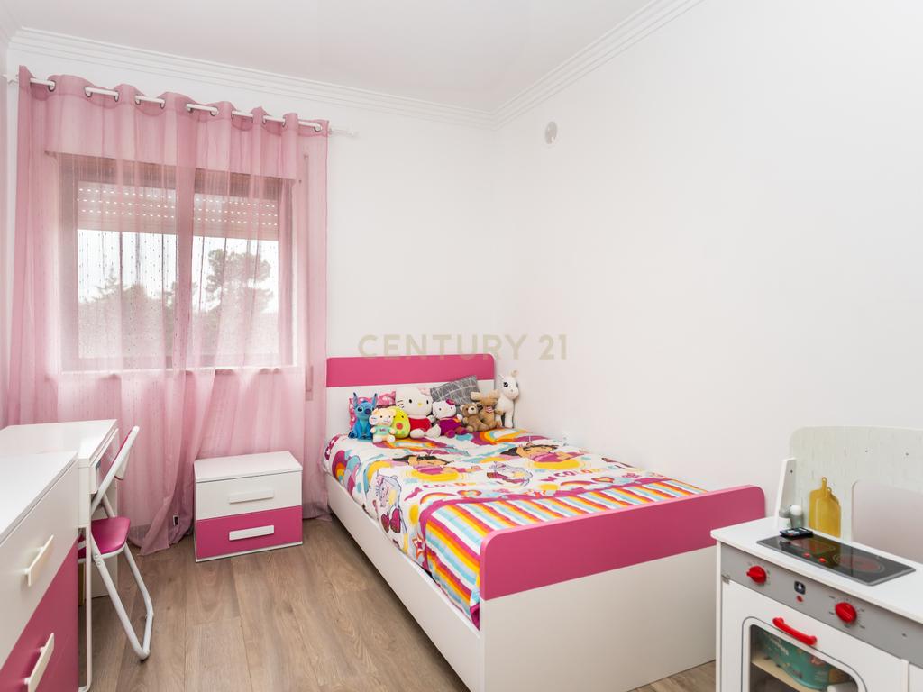 Apartamento T3 com Garagem e Arrecadação em Alhos Vedros - Image 12