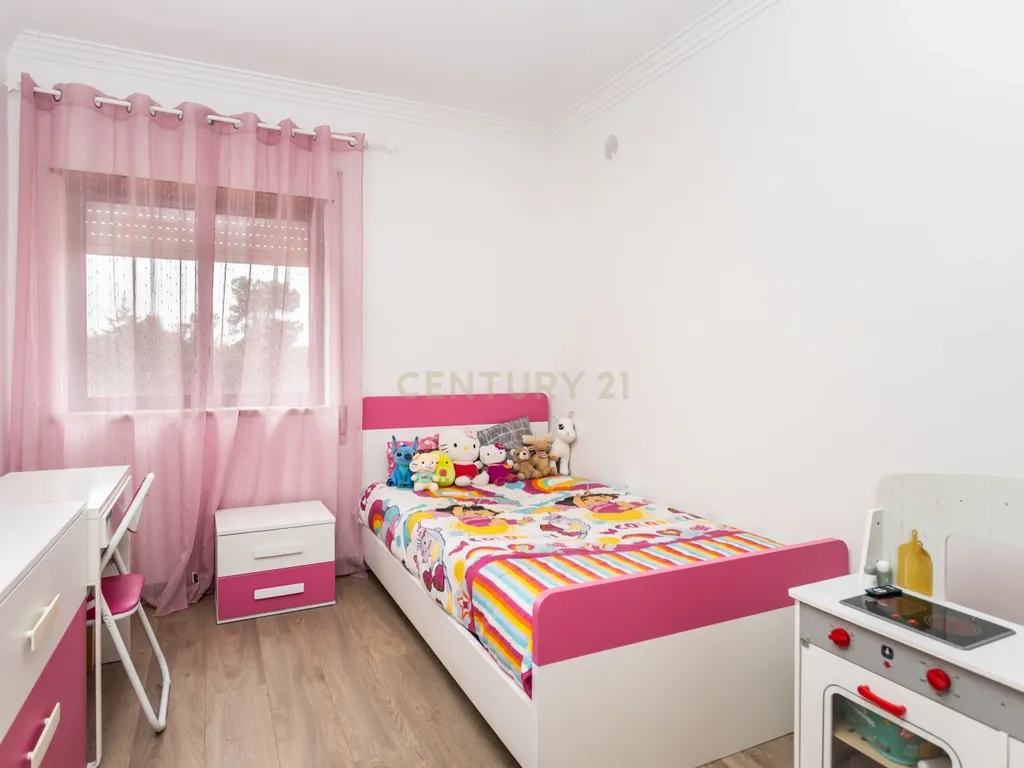Apartamento T3 com Garagem e Arrecadação em Alhos Vedros - Image 12