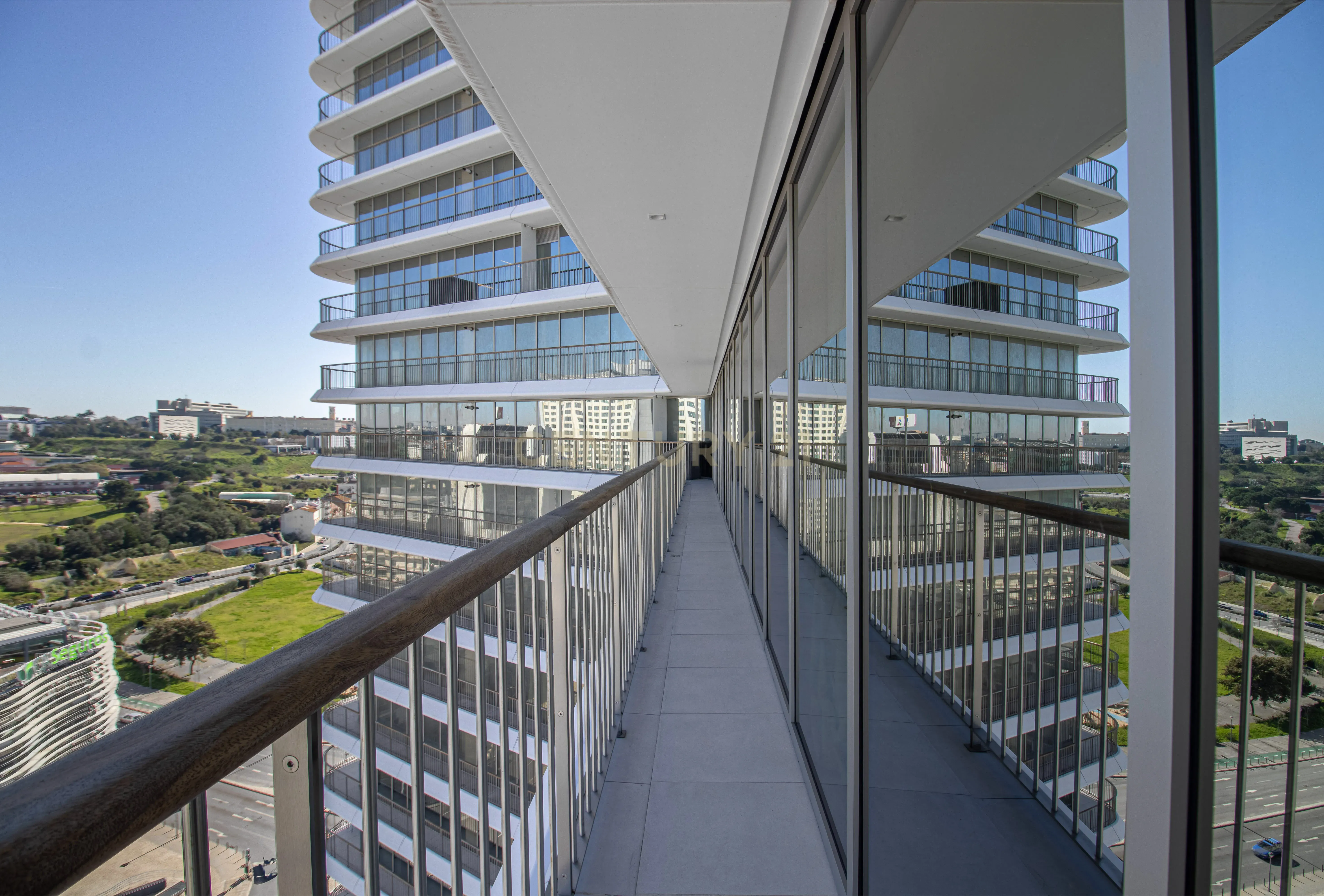 Apartamento T2 no Infinity em Campolide - Image 23