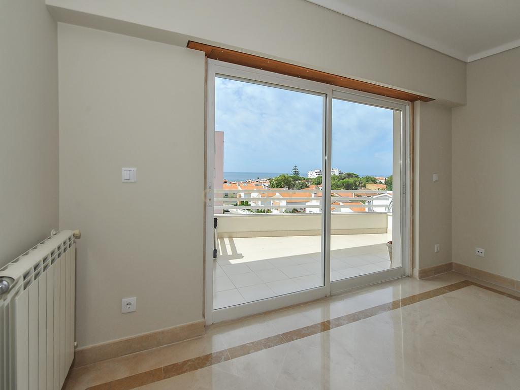 Apartamento T3 com suíte, garagem e varanda – Jardins da Parede - Image 6