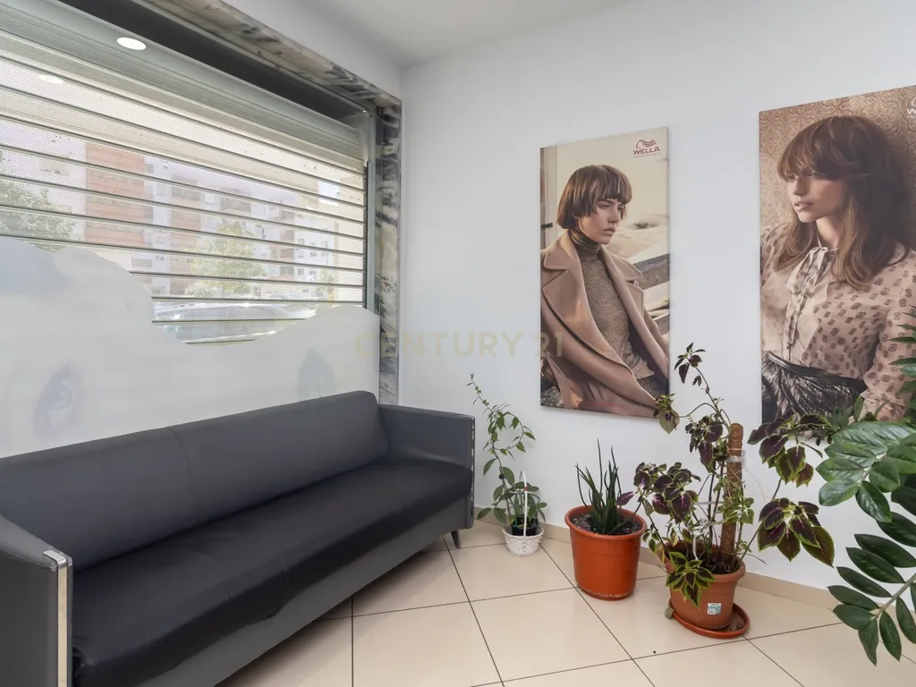 Loja na Amora em zona priveligiada com 180m2 com dois pisos! - Image 4