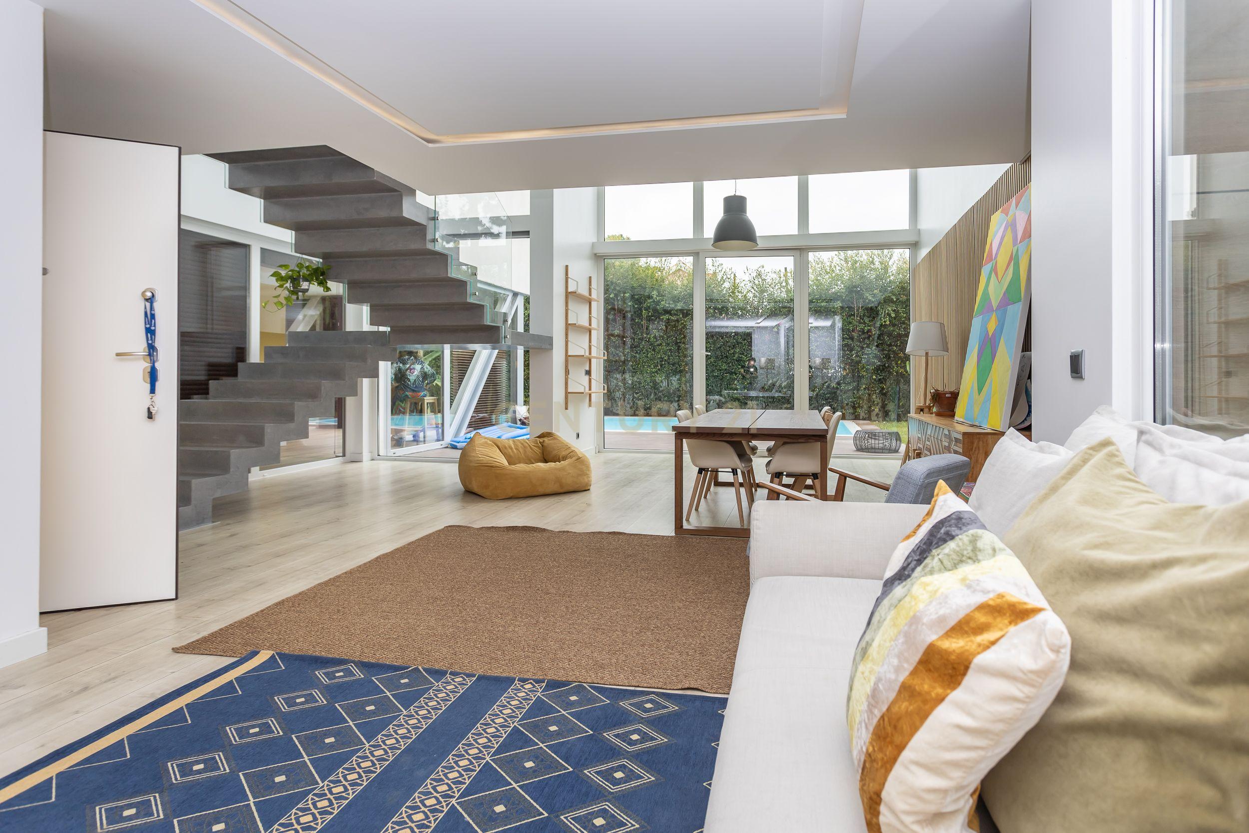 Moradia contemporânea, com piscina, no Aroeira Village, Concelho de Almada - Image 11