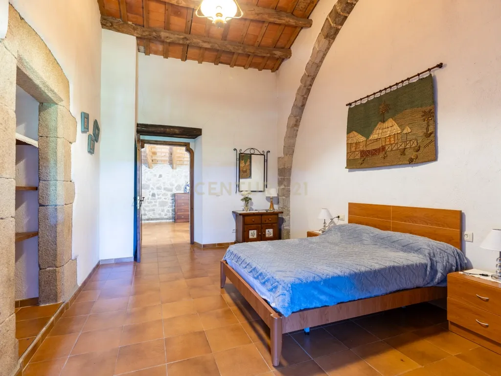 MASIA CATALANA EN VENDA A LLAGOSTERA – MÉS DE 7 HECTÀREES DE TERRENY, LLICÈNCIA TURÍSTICA, PISCINA I CAMP DE FUTBOL - Image 96