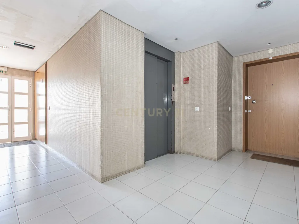 Apartamento T4 em Santa Clara - Lisboa - Image 1