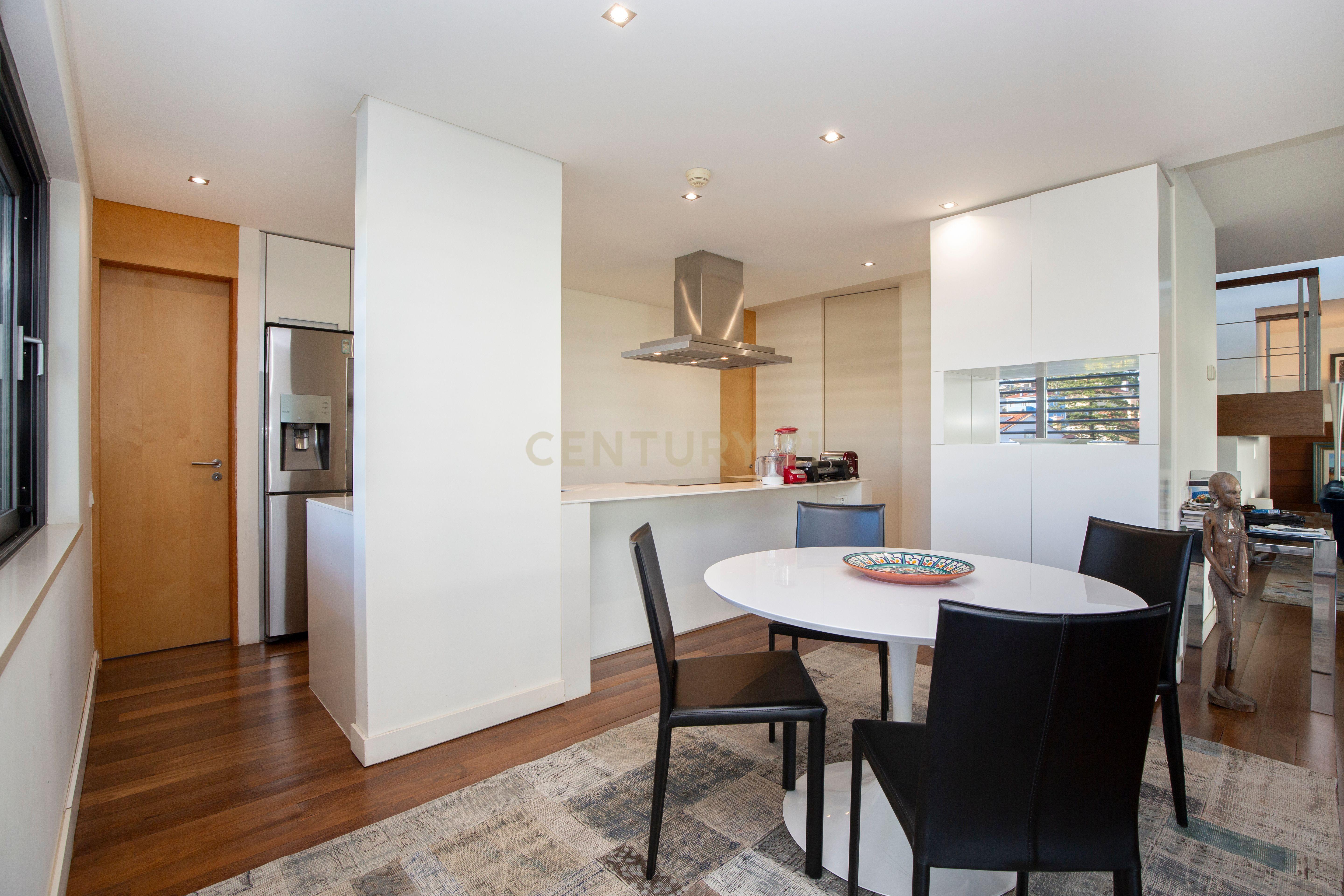 Apartamento T4 duplex em condomínio localizado no centro do Estoril - Image 9