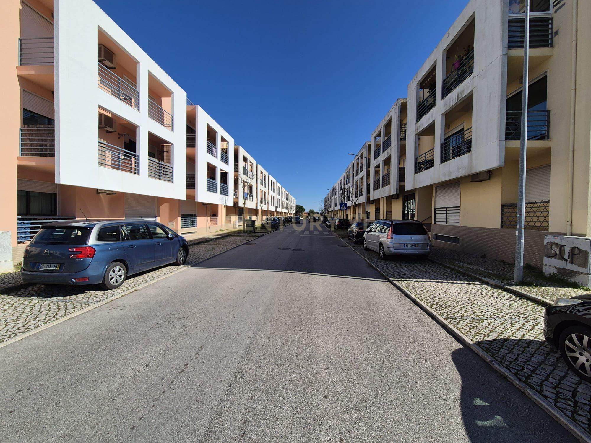 NOVO T2 – Urb Colinas da Arrábida – parqueamento e arrecadação - Image 4