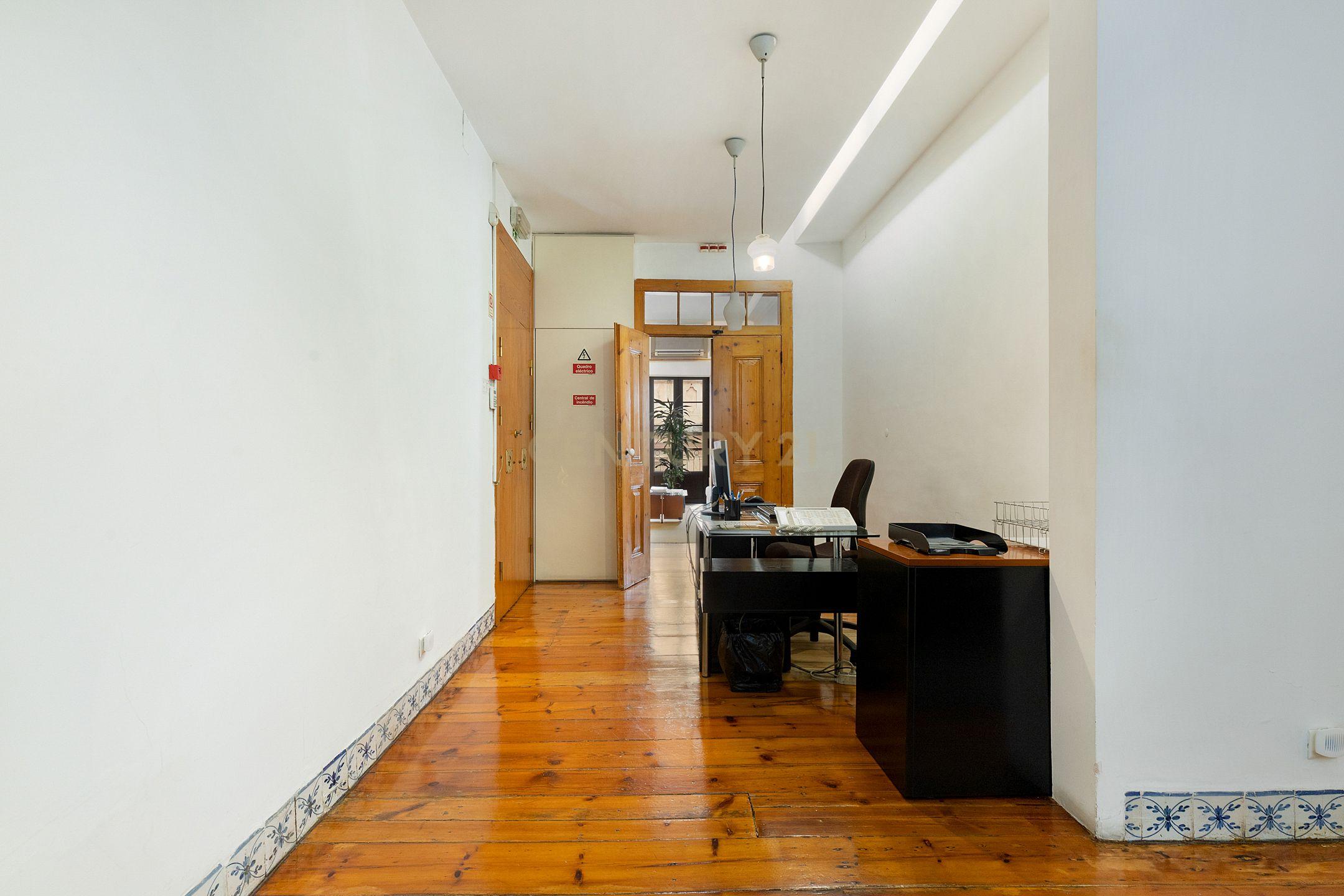 Andar em edifício pombalino, 300m2, Rua de São José (jto ao teatro Tivoli) - Image 8