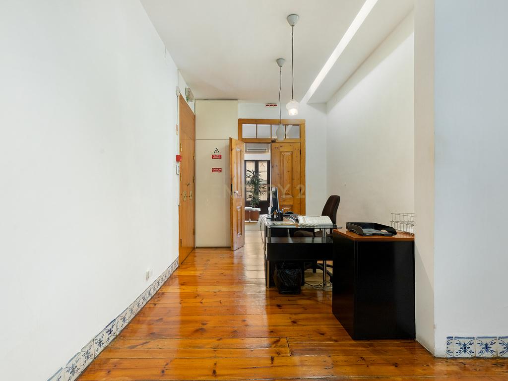 Andar em edifício pombalino, 300m2, Rua de São José (jto ao teatro Tivoli) - Image 8