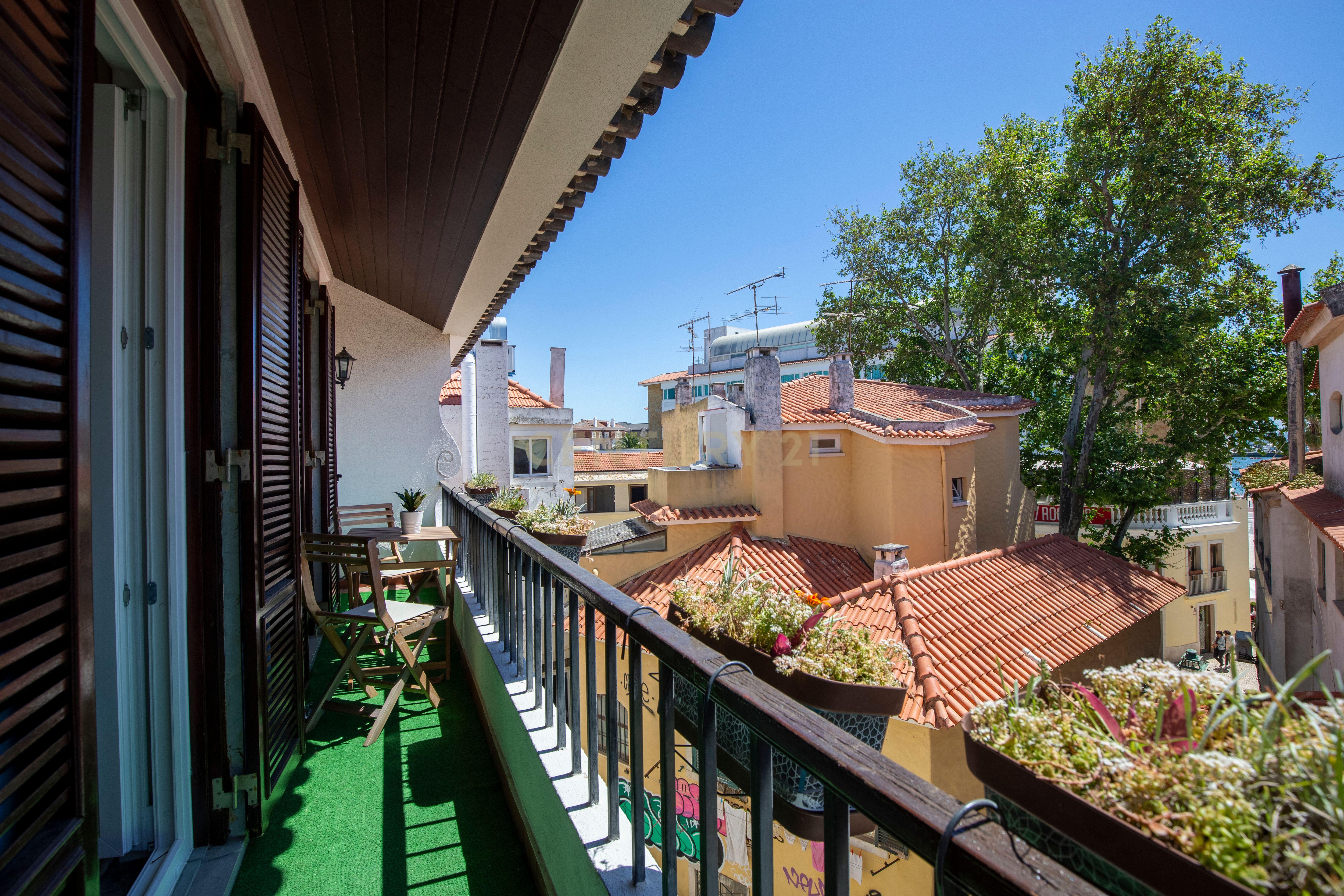 Charmoso Apartamento T1 com Deslumbrantes Vistas Água no Centro de Cascais" - Image 10
