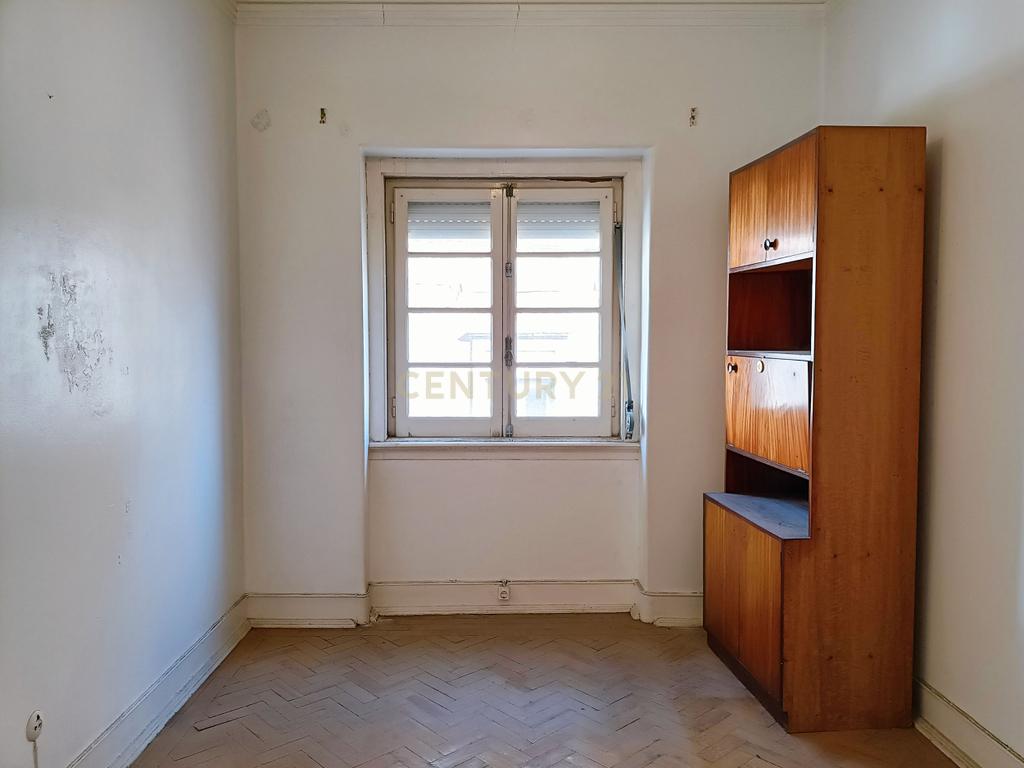 Prédio Misto (Loja + Apartamento T2) - Centro de Vila Franca de Xira - Image 9