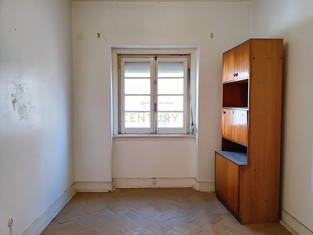 Prédio Misto (Loja + Apartamento T2) - Centro de Vila Franca de Xira - Image 9