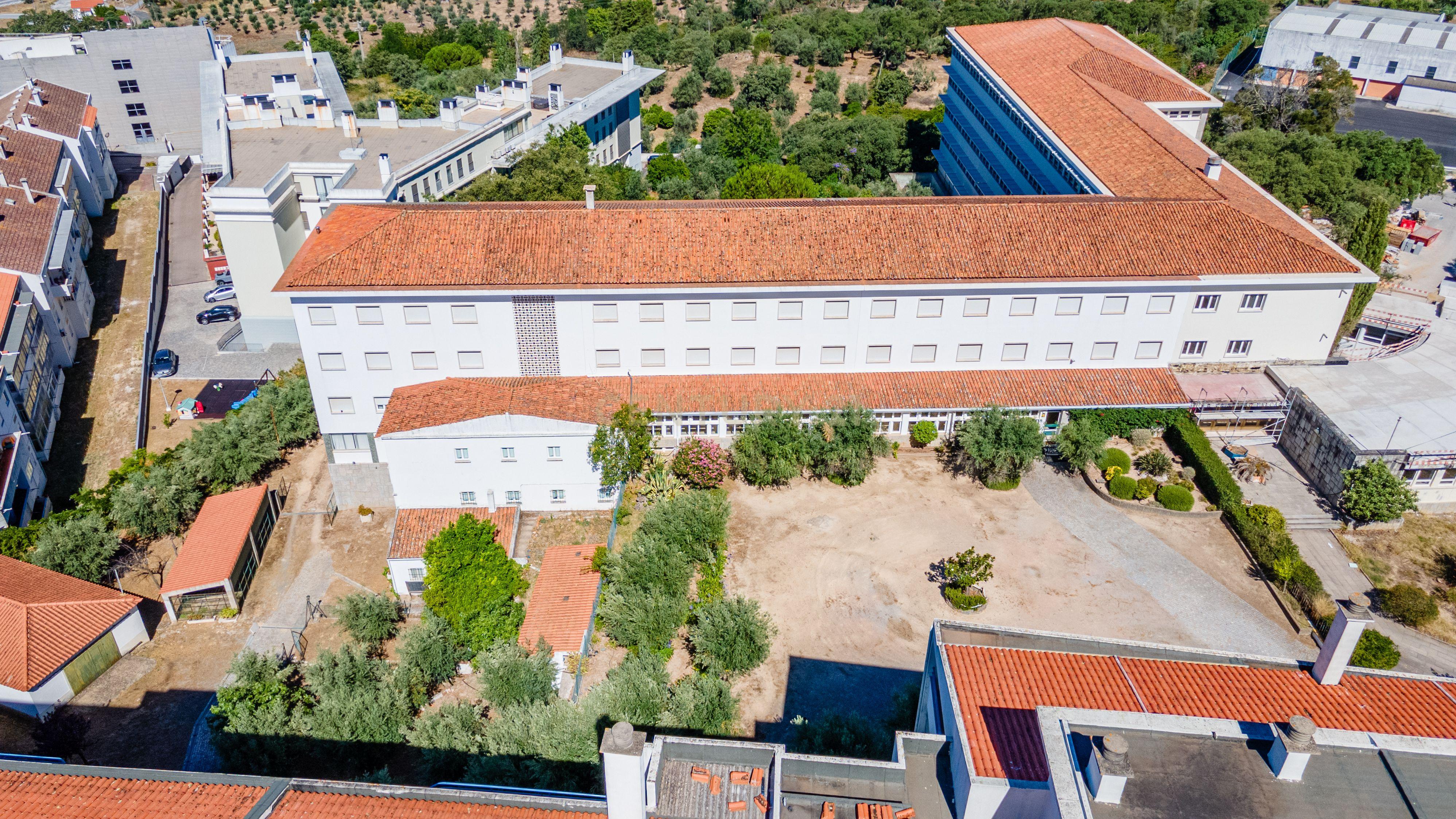 Prédio no Centro de Portalegre para investimento - Image 53