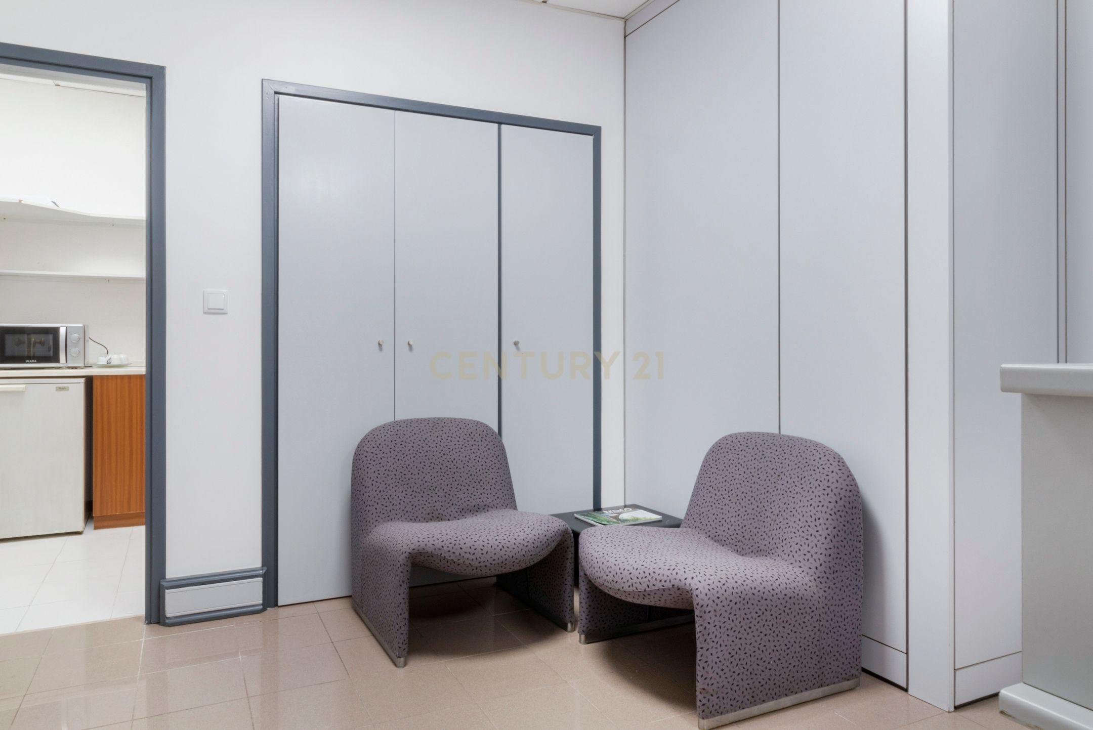 Escritório moderno com 5 Salas e 2 lugares de Parqueamento, junto ao Metro. Para Arrendar! - Image 20