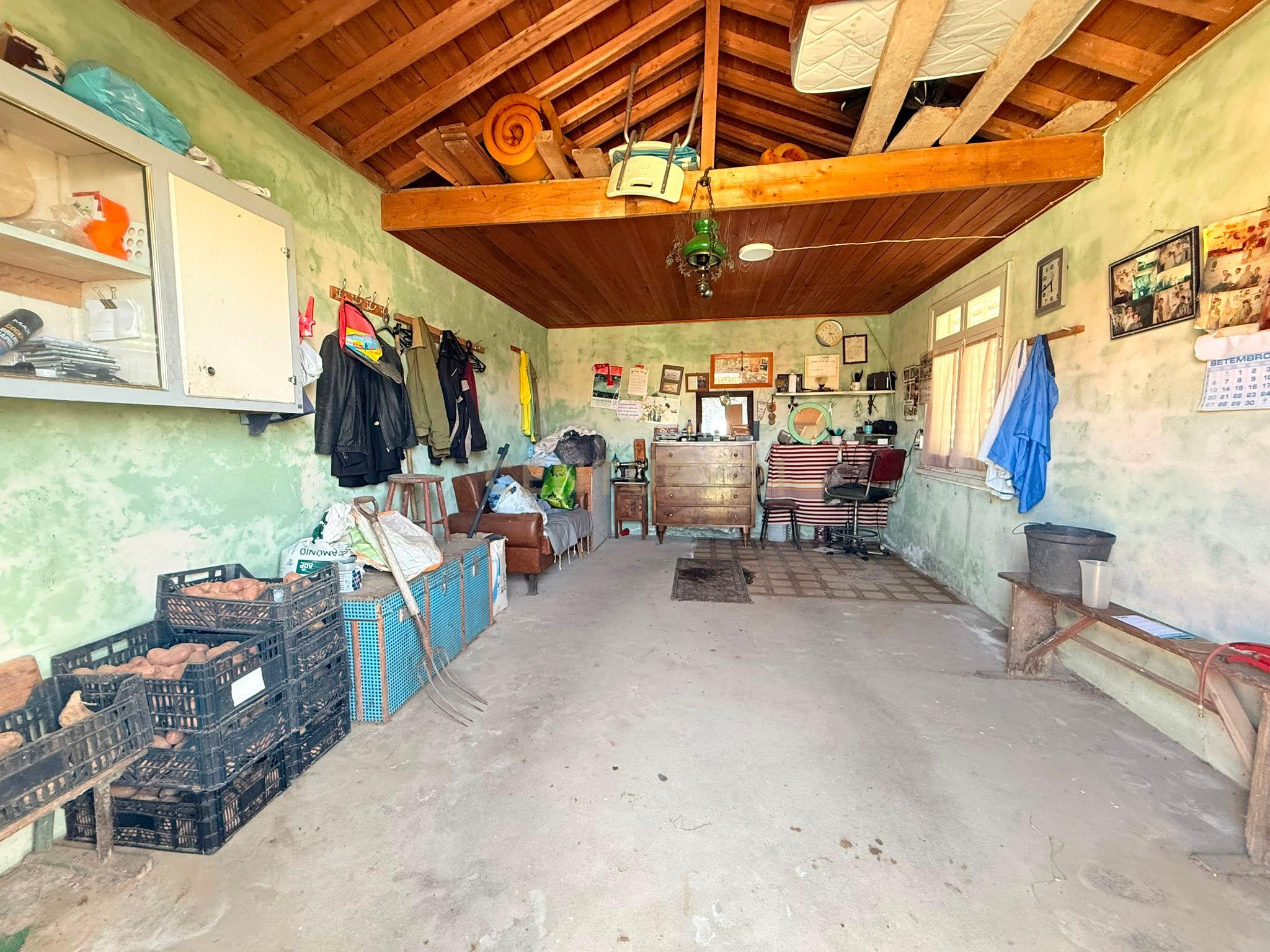 Fotografia 3 de Oportunidade de Investimento | Terreno com Garagem e Grande Potencial