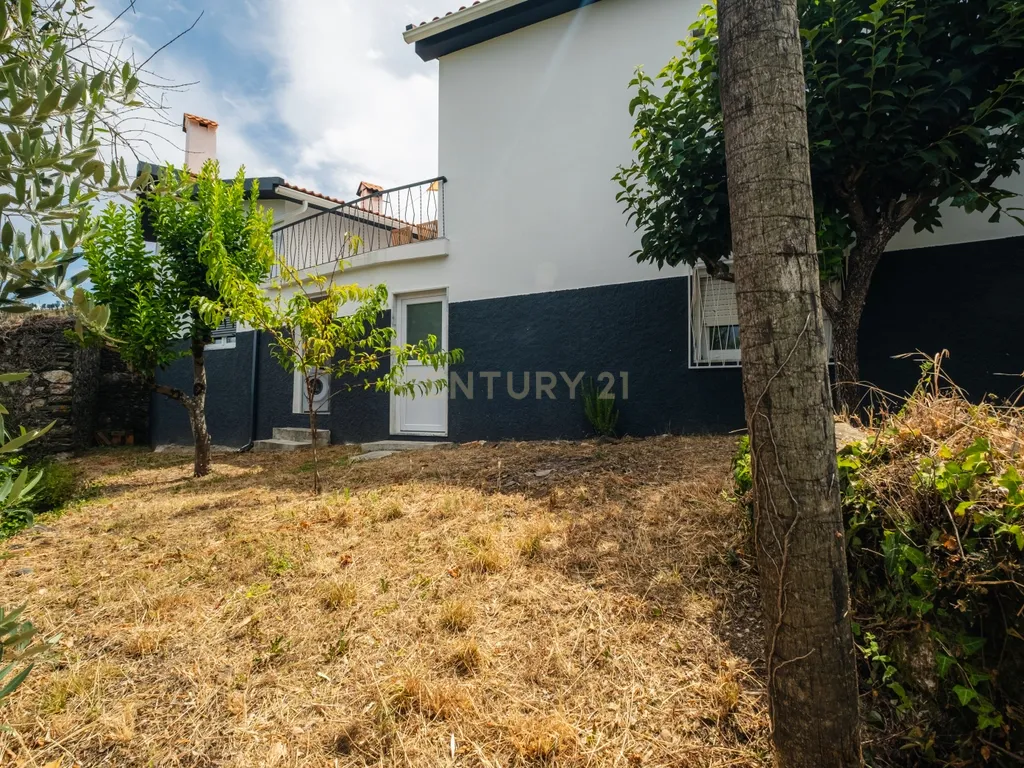 Moradia Renovada em Serpins, Lousã com 3 Casas de Banho - Image 45