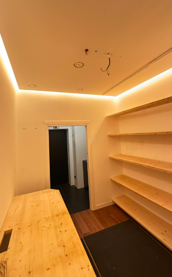 Loja Renovada para arrendar - Santo António, Lisboa - Image 16