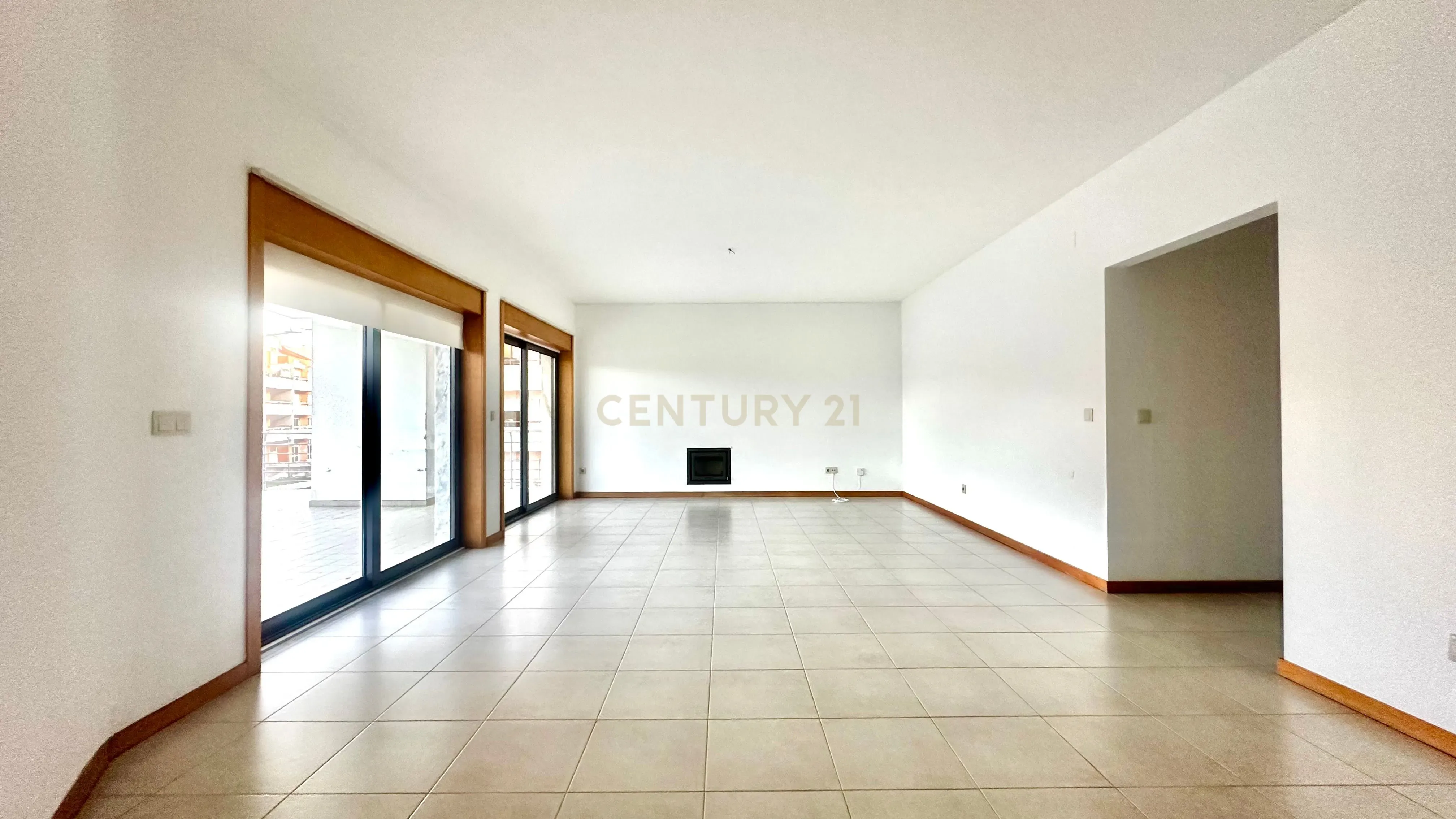 Fotografia 4 de Apartamento T4 com Terraço, Varandas, Garagem e Lugar de Estacionamento, na Vila Serena, Pinhal Novo