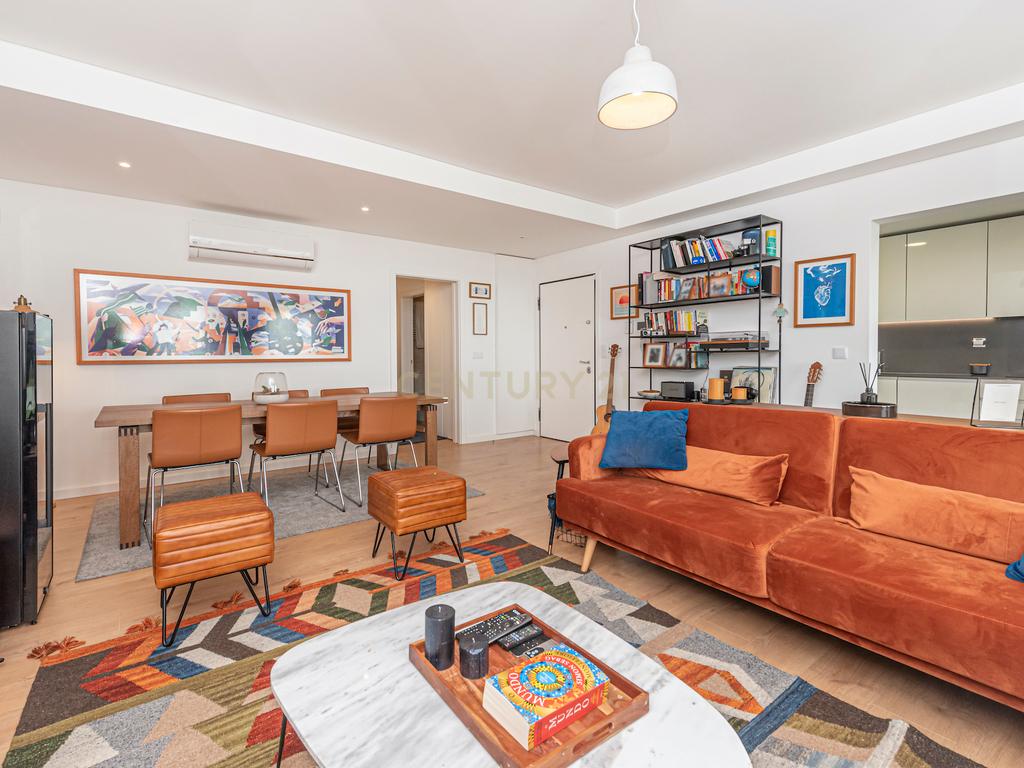 APARTAMENTO T2 NO EMPREENDIMENTO SKY CITY, COM TERRAÇO, VARANDA, PARQUEAMENTOS E ARRECADAÇÃO, EM CONDOMÍNIO COM JARDIM E PISCINA - Image 4