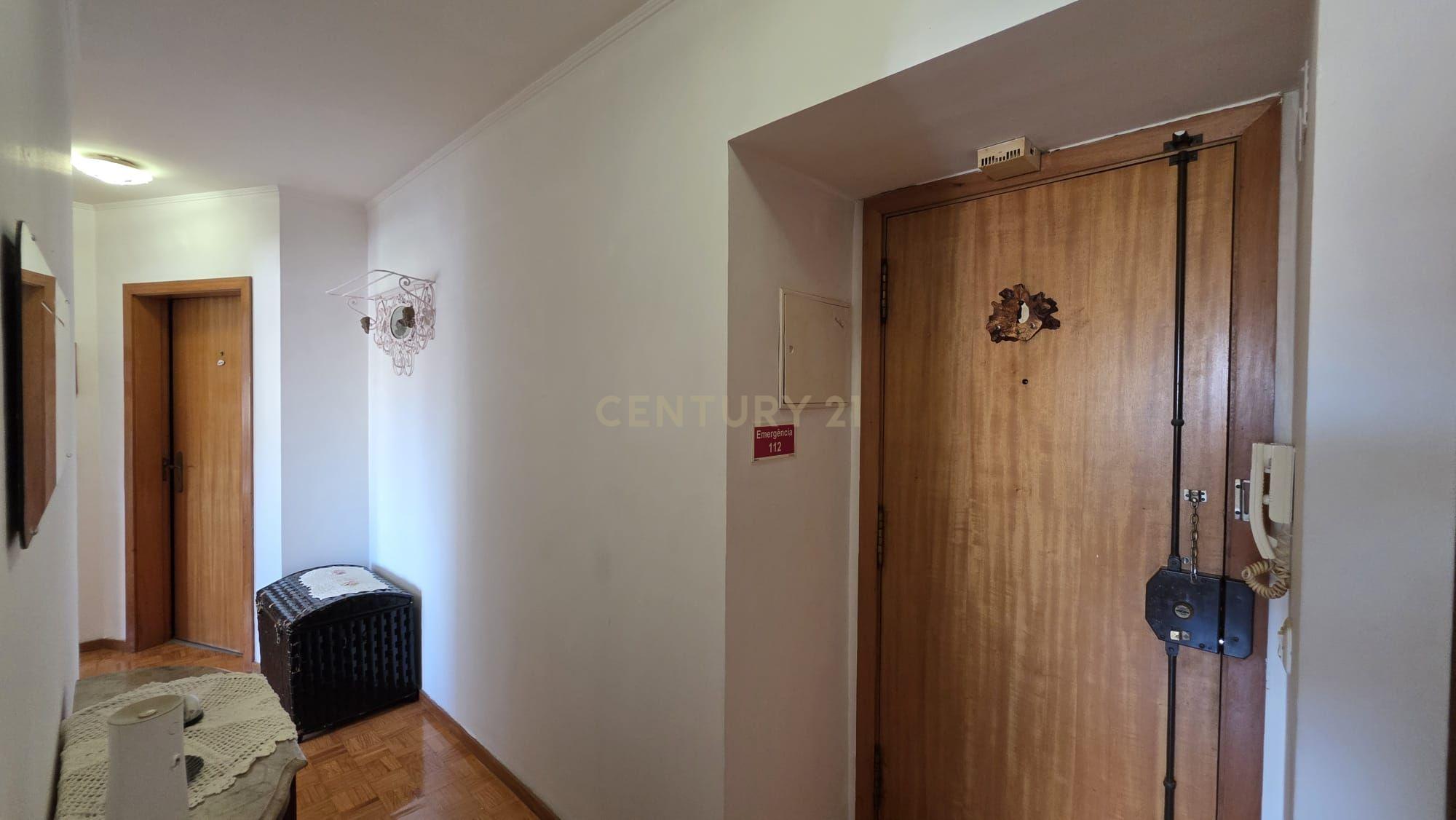Fotografia 6 de Apartamento T2  no Pragal / Monte Caparica com 2 elevadores e ótimo acesso de entrada  ( mobilidade reduzida ) próximo da fertagus no Pragal e Praias