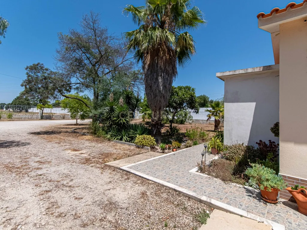 Moradia Exclusiva para Investimento em Quinta do Anjo, Palmela - Image 4