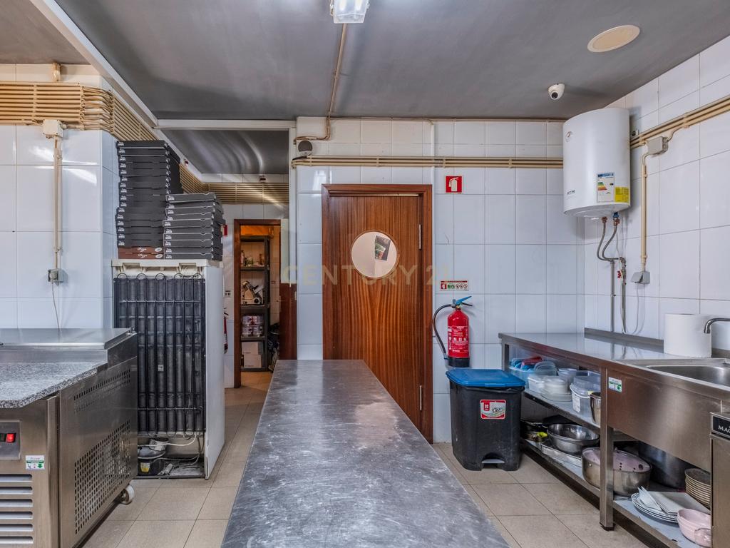 Trespasse de Pizzaria com esplanada em Águas Santas - Image 32