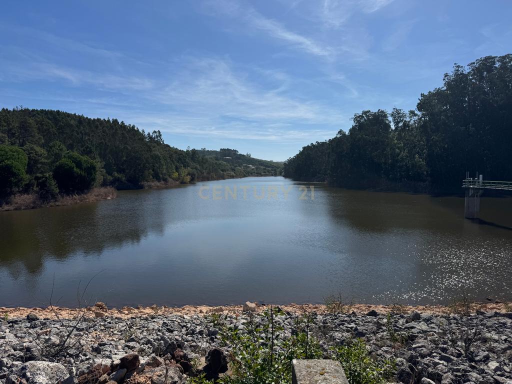Moradia em ruína com 5.570 m² de terreno em Alvorninha - Image 18