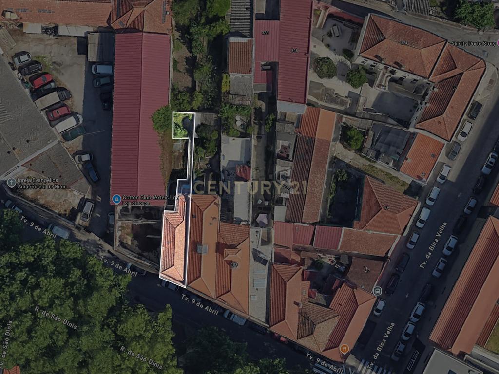 Andar-moradia t3 com espaço exterior no centro do Porto - Image 1