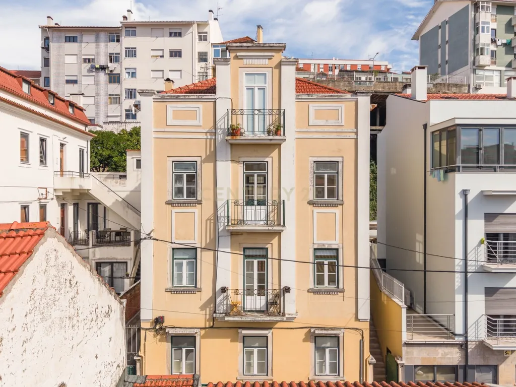 Apartamento T3+1 com varanda | Rua Guerra Junqueiro, Coimbra - Image 1