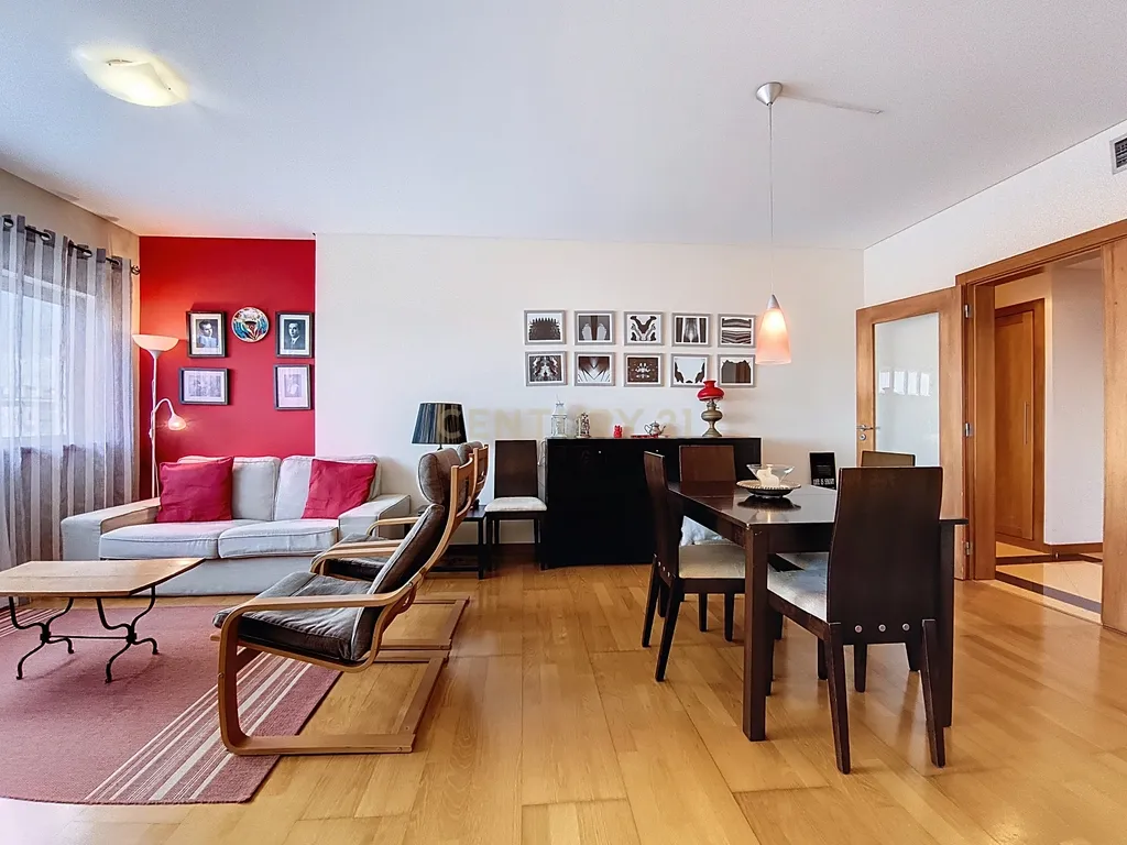 Apartamento T2 em Ponta Delgada com Garagem e Varanda - Image 4
