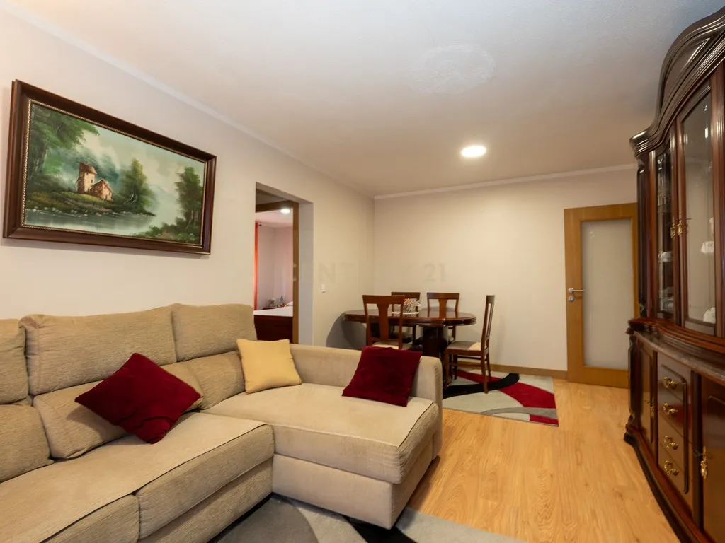 Apartamento de tipologia T2, totalmente renovado, localizado em Santo António dos Cavaleiros – Loures. - Image 7