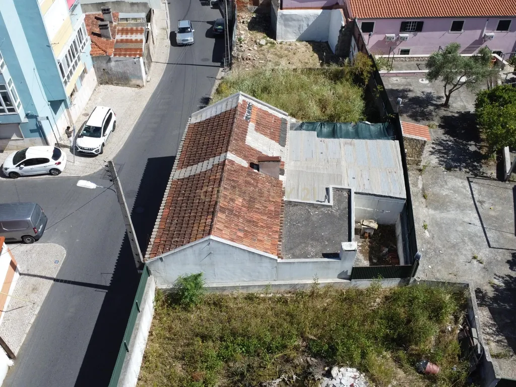 Moradia com 2 apartamentos em Odivelas - Image 15