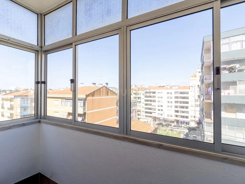 T2 com Excelente Localização em Agualva-Cacém | Ideal para Habitação Própria ou Investimento - Image 17