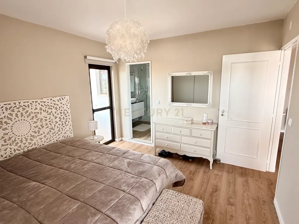 Apartamento T2 renovado em Armação de Pêra a 500 metros da praia. - Image 17