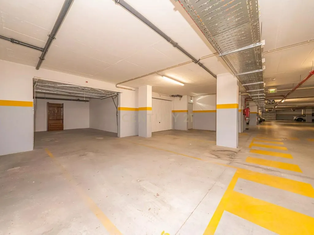 Apartamento T4 com Terraço, Varandas, Garagem e Lugar de Estacionamento, na Vila Serena, Pinhal Novo - Image 29