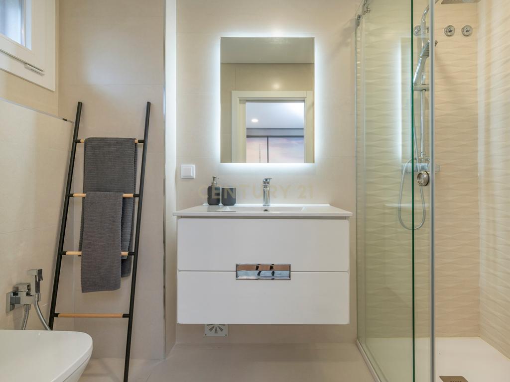 Luxuosa Moradia T5 com Vista Panorâmica em Odivelas - Image 65