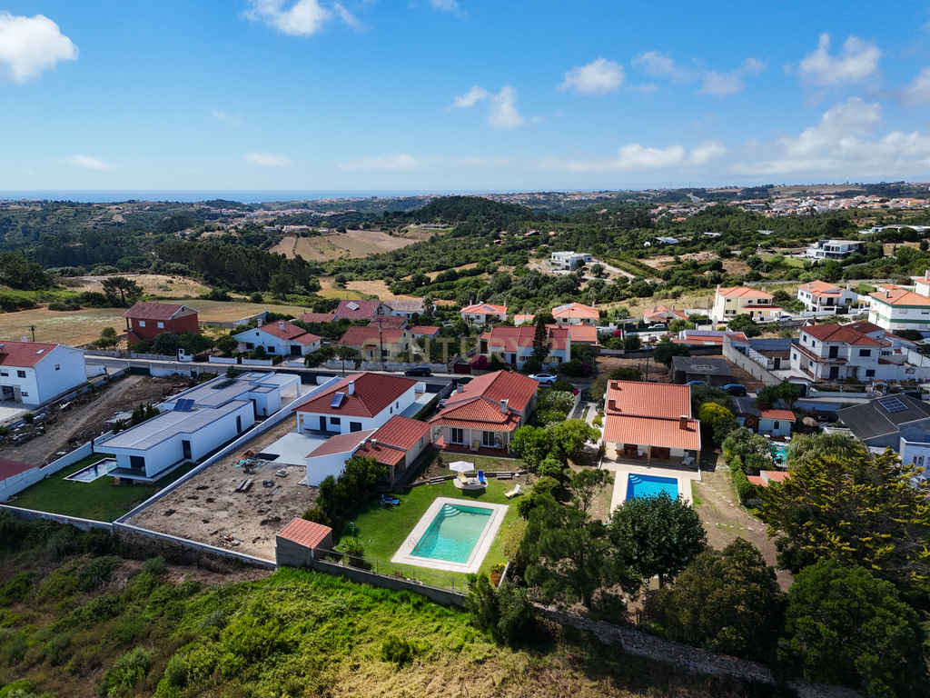 Moradia Isolada com Piscina em Lote de 908 m² | Sala Ampla | Jardim e Vista Desafogada -Mafra - Image 6