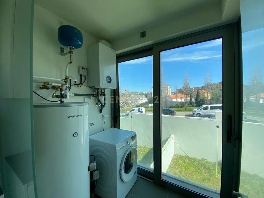 Apartamento T2 Novo com varanda, dois lugares de estacionamento, arrumo e fantásticas vistas sobre o rio - Image 15