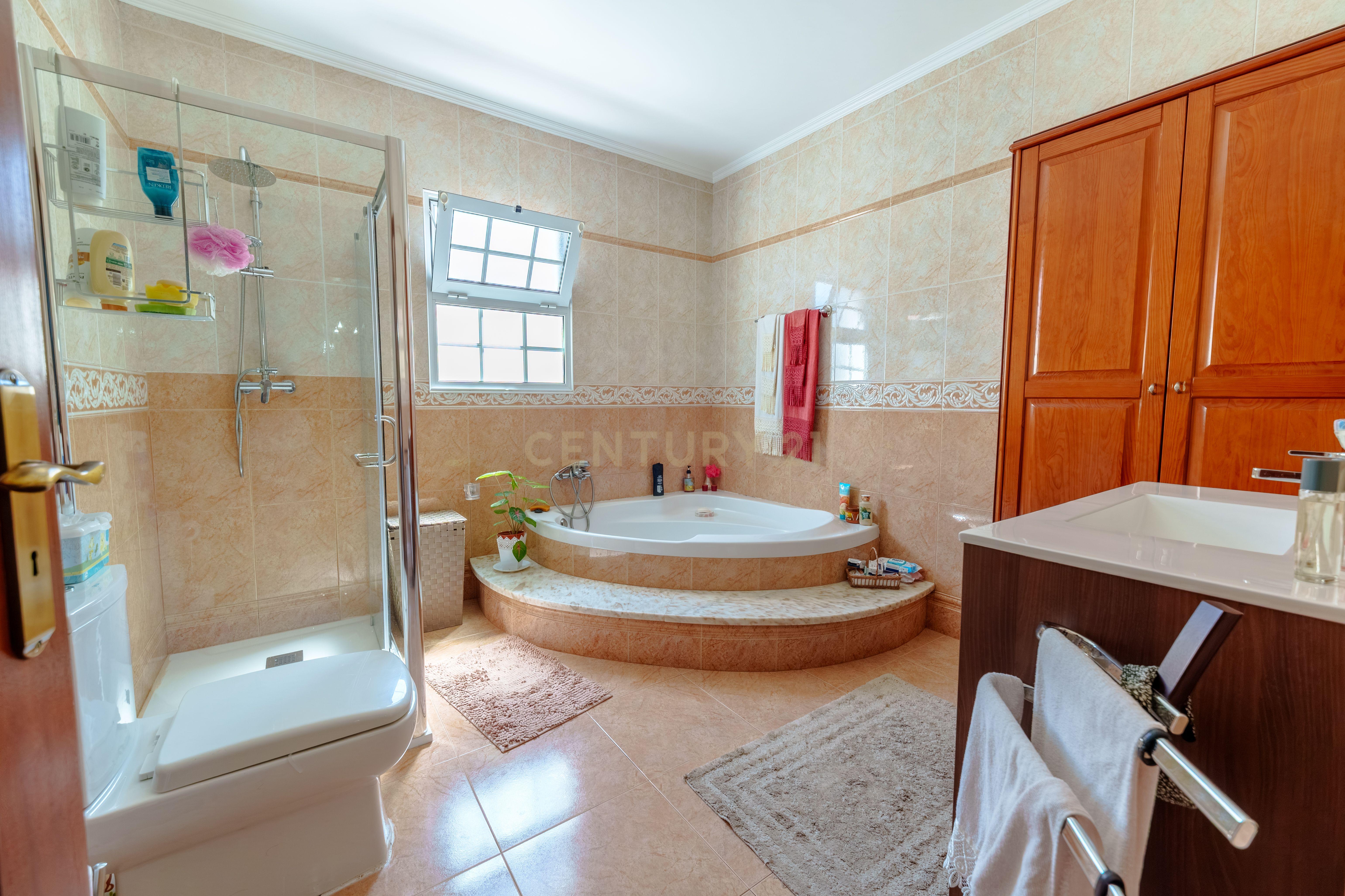 Fotografia 12 de Moradia T4 com 2.971 m² de Terreno e Vista Panorâmica