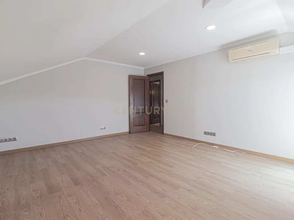 Moradia T4 em Vila Nova - Bucelas - Image 41