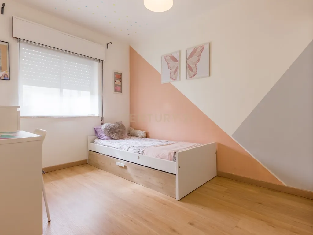 Apartamento T2 Moderno no Monte da Caparica, Pronto a Habitar - Image 11