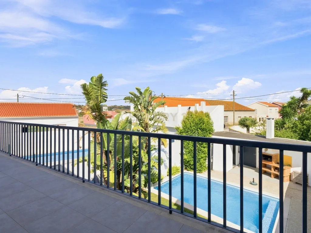 Moradia T4 +1 com piscina totalmente remodelada com painéis solares na Lourinhã ( São Bartolomeu dos Galegos) - Image 30